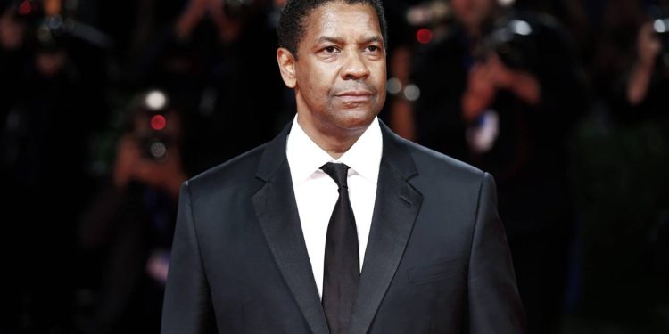 Ator com 9 indicações ao Oscar, venceu dois prêmios e recebeu o Cecil B. DeMille Award, com uma fortuna de US$ 300 milhões