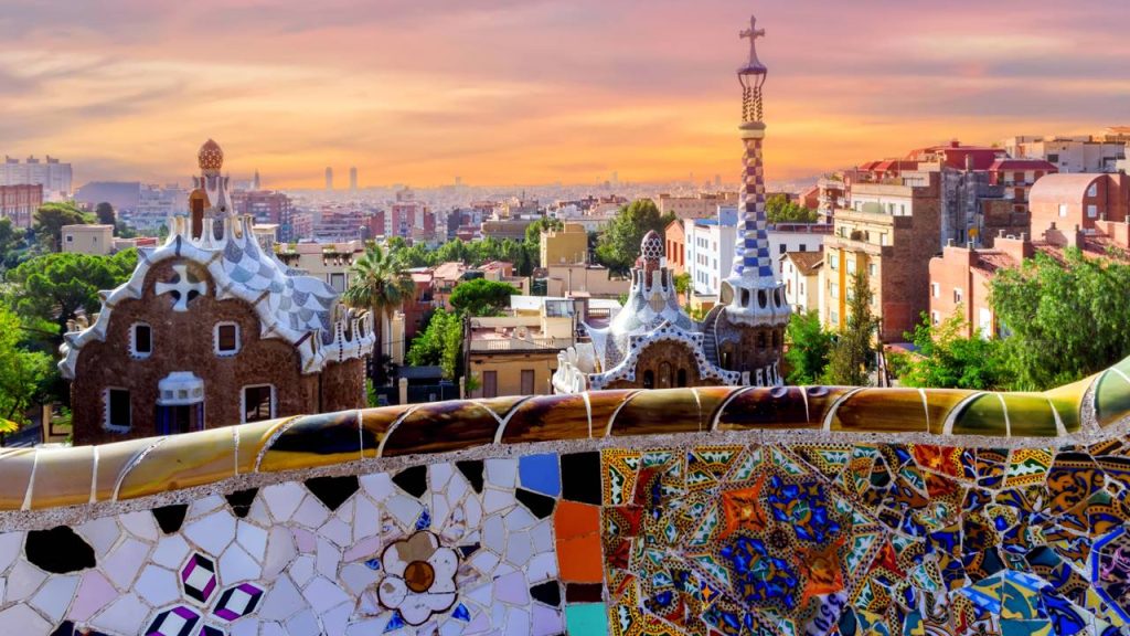 Ruas históricas e obras impressionantes estão atraindo milhões para este destino