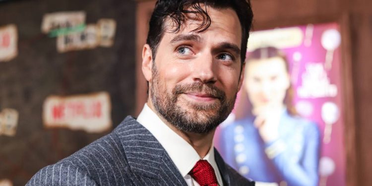 Astro que interpretou Geralt de Rivia na Netflix, foi eleito o Homem Mais Bonito do Mundo e tem uma fortuna de US$ 50 milhões