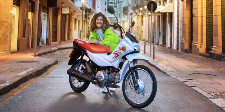 Nova geração de motos econômicas chega com consumo de até 60 km/l e conquista o país inteiro