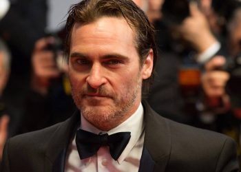 Ator que venceu o Oscar, Globo de Ouro e BAFTA, foi aclamado por "Coringa" e tem um patrimônio de US$ 60 milhões