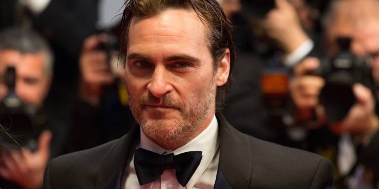 Ator que venceu o Oscar, Globo de Ouro e BAFTA, foi aclamado por "Coringa" e tem um patrimônio de US$ 60 milhões