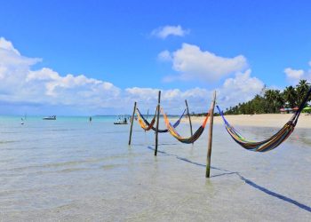 Cidade ideal para casais, Maragogi é o Caribe brasileiro com suas galés famosas e barreiras de corais que formam aquários naturais no mar