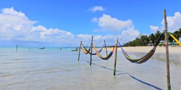 Destino litorâneo em Alagoas consolidou-se como a opção ideal para famílias que buscam piscinas naturais mornas e as águas turquesas do Nordeste
