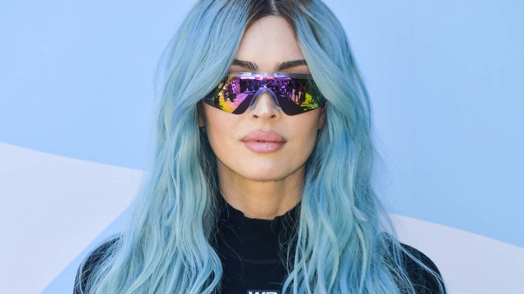 Atriz que marcou o cinema de ação, foi eleita a Mulher Mais Sexy do Mundo e tem uma fortuna estimada em US$ 8 milhões