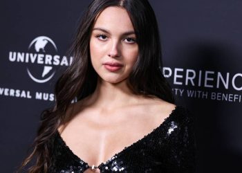 Cantora que explodiu com "drivers license", ganhou 3 Grammys em sua estreia e tem uma fortuna de US$ 16 milhões