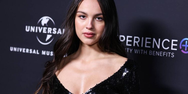 Cantora que explodiu com "drivers license", ganhou 3 Grammys em sua estreia e tem uma fortuna de US$ 16 milhões