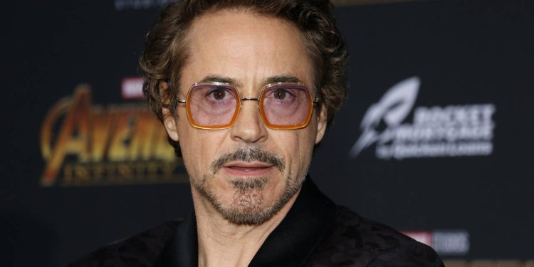 Ator que iniciou o Universo Marvel, venceu um Oscar por Oppenheimer e tem fortuna de US$ 300 milhões
