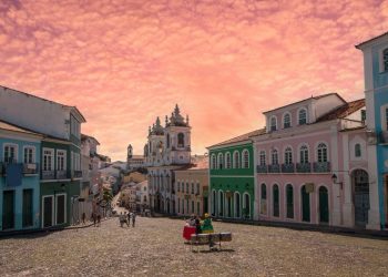 Cidade fundada há 475 anos foi a primeira capital do Brasil e é o maior símbolo da herança cultural africana em todo o continente