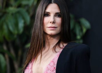 Estrela que dominou as bilheterias por décadas, ganhou um Oscar e um Globo de Ouro e tem um patrimônio de US$ 250 milhões