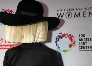 Cantora que escreveu hits para Rihanna e Beyoncé, recebeu 9 indicações ao Grammy e tem uma fortuna de US$ 30 milhões