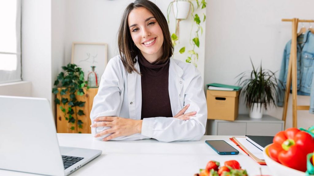 Jovens entre 20 e 30 anos vivem dilema profissional enquanto novas carreiras prometem propósito e altos salários