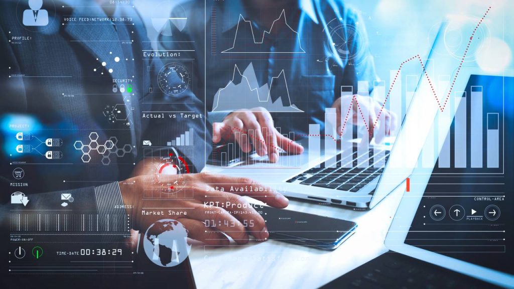 Empresas correm por profissionais de TI e oferecem altos salários para quem se especializa com formações curtas