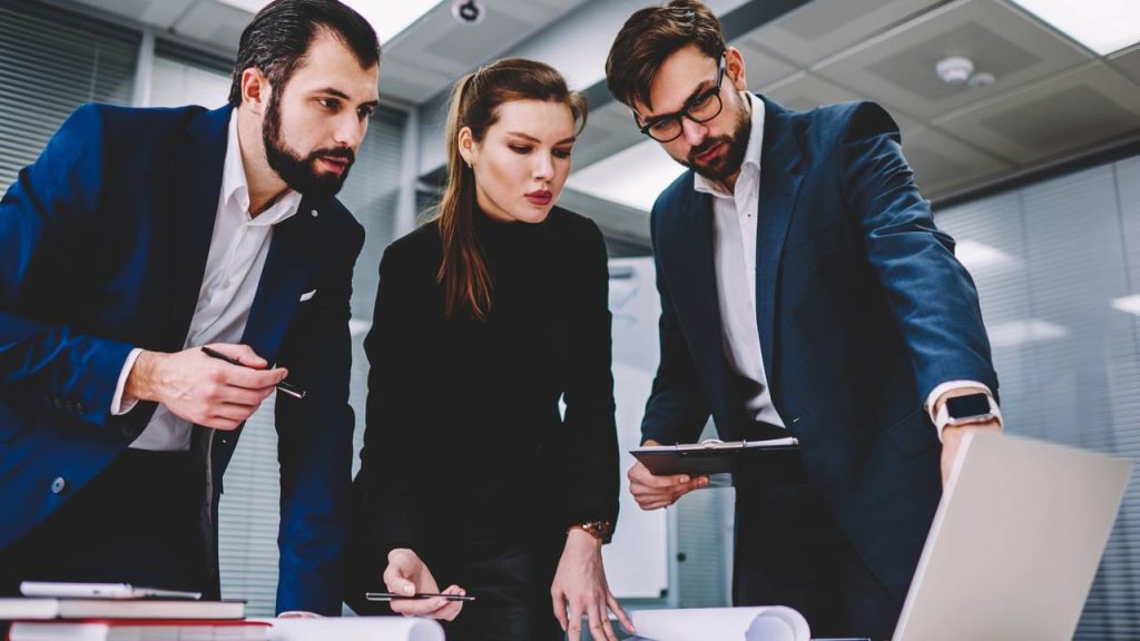 Profissionais estão migrando para uma carreira pouco falada na tecnologia que paga alto e virou sonho de muita gente