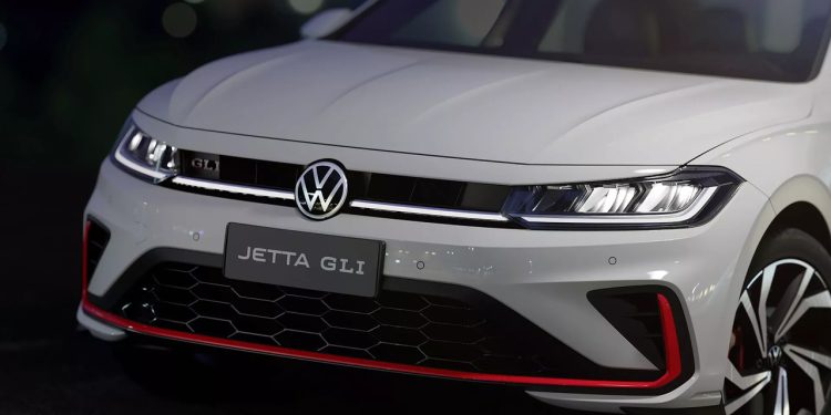 Os carros que entregam alcance impressionante na rodovia