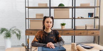 Organizadores decorativos feitos com materiais reciclados e sem custo adicional - Créditos: depositphotos.com / IgorVetushko