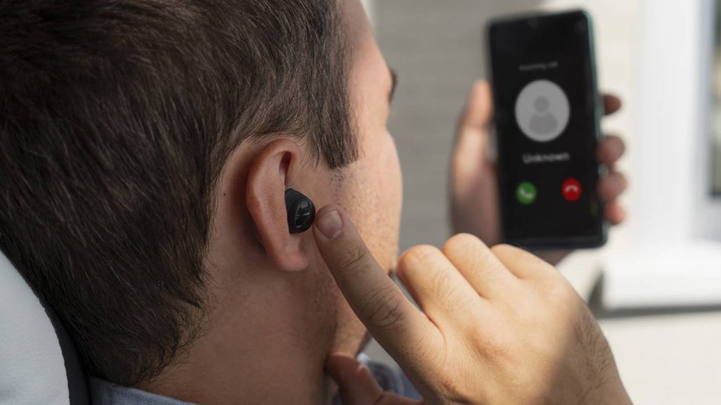 Esses fones Bluetooth custam menos de R$ 90 e surpreendem pela qualidade do som