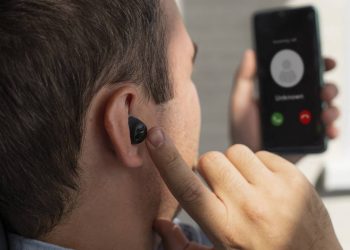 Esses fones Bluetooth custam menos de R$ 90 e surpreendem pela qualidade do som