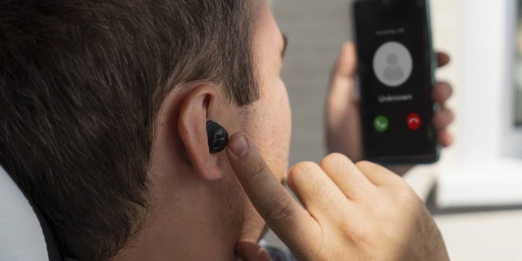 Esses fones Bluetooth custam menos de R$ 90 e surpreendem pela qualidade do som