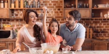 Bolo caseiro de apenas três ingredientes salva o café da tarde e gera grande economia