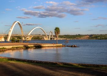 Com clima seco, monumentos icónicos e natureza vibrante, essa cidade oferece uma experiência turística marcante.