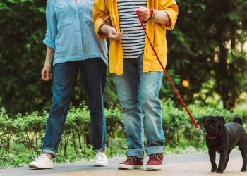 3 tênis que custam menos de R$ 200 e são perfeitos para quem tem dores nos pés