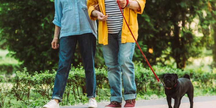 3 tênis que custam menos de R$ 200 e são perfeitos para quem tem dores nos pés