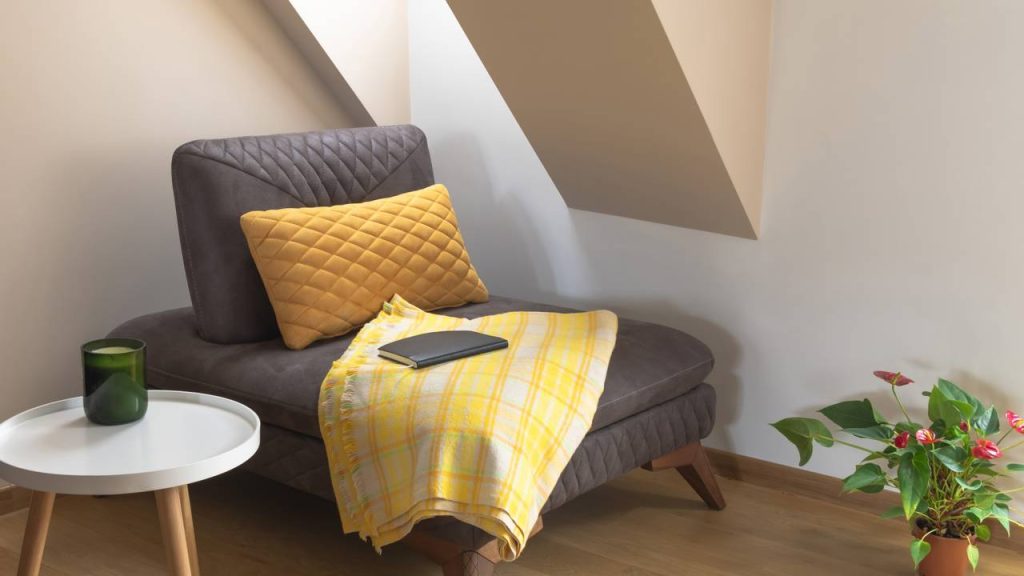 O cantinho de leitura mais aconchegante que você pode montar gastando pouco