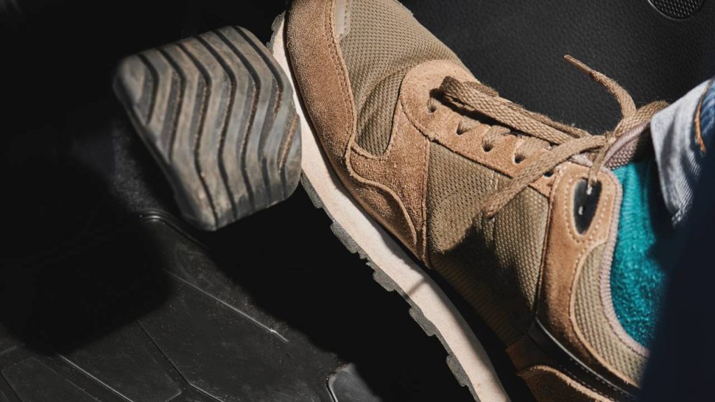 Hábitos que parecem inofensivos estão acabando com o combustível do seu carro sem você perceber