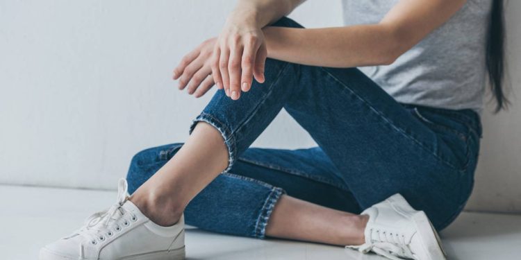 Tênis casuais baratos para uso diário - Créditos: depositphotos.com / AndrewLozovyi