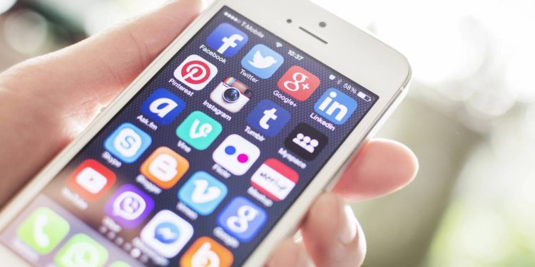 O novo queridinho do mercado digital que faz do celular uma máquina de lucro