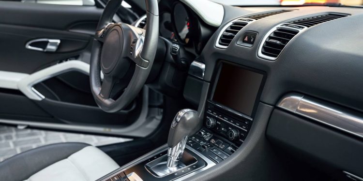 Novo modelo barato com multimídia sem fio conquista motoristas de todo o país