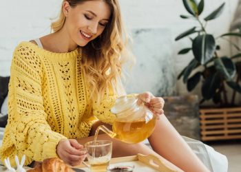 Esse chá é o segredo para combater o envelhecimento por menos de R$ 20