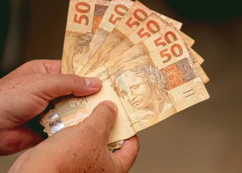 Duas mascaras capilares que custam menos de R$ 50 e podem deixar seu cabelo hidratado e de cara nova