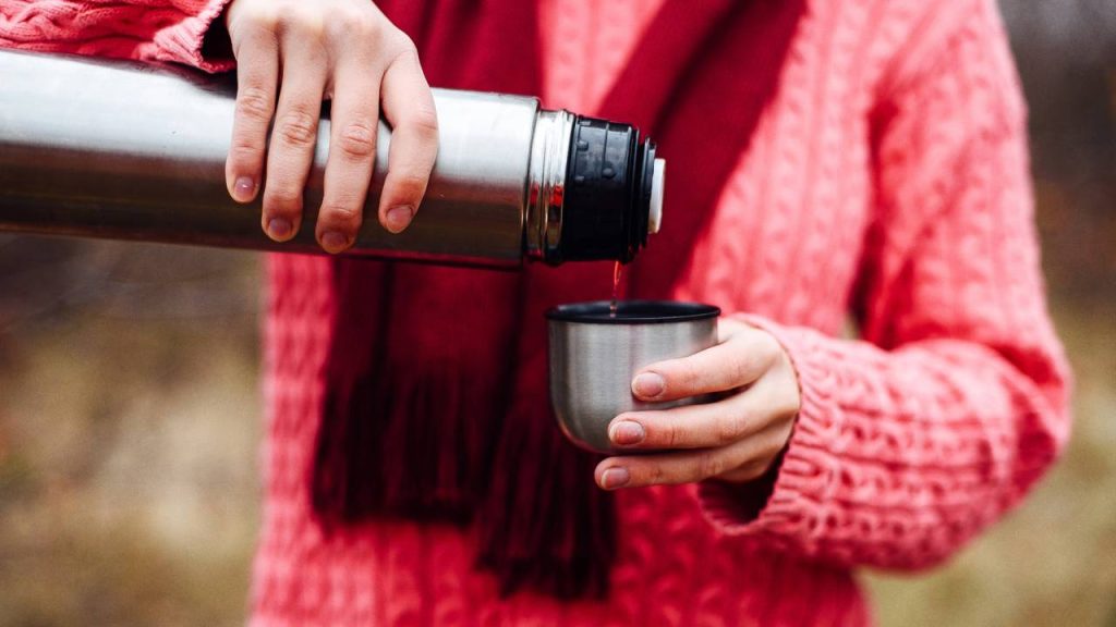 Por menos de R$ 35, essas canecas térmicas ajudam a manter sua rotina mais prática