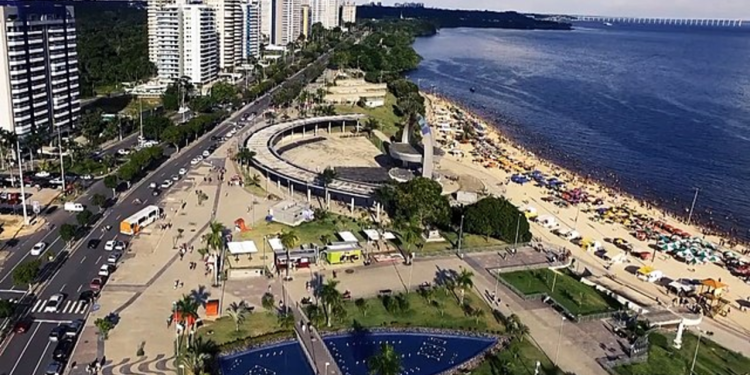 Essa cidade no meio da floresta encanta pela mistura de cultura e natureza
