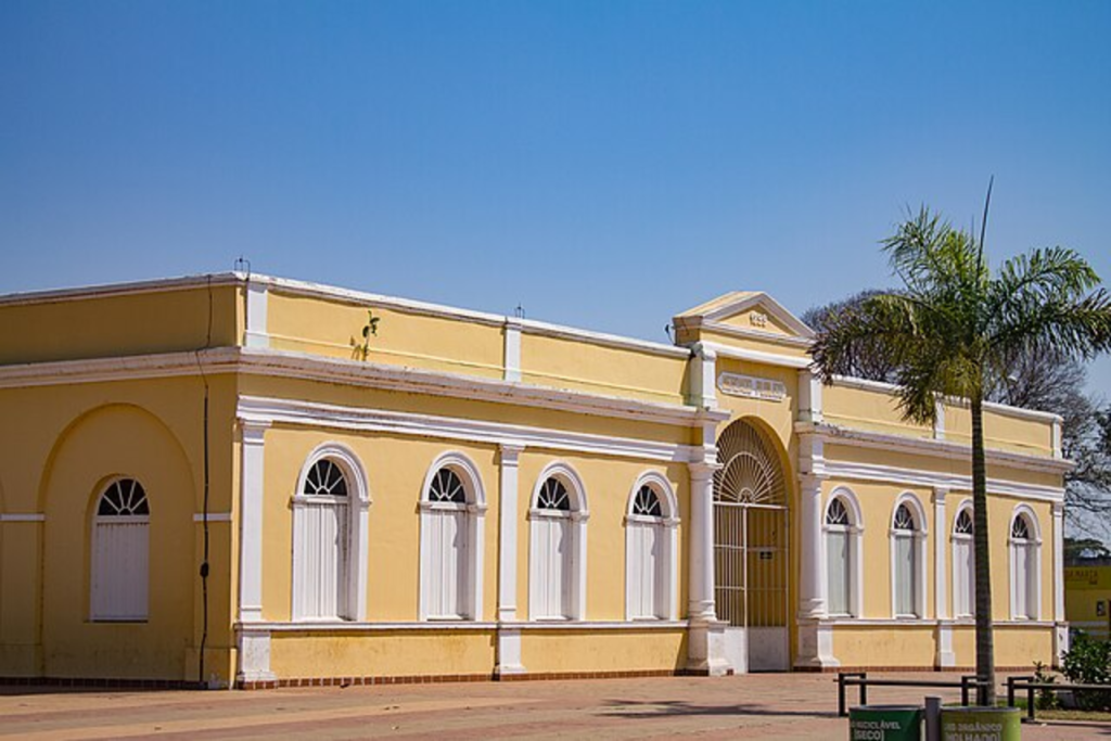 Essa cidade une o calor do Centro-Oeste, à força do agronegócio e à beleza do Pantanal