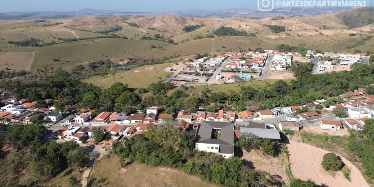 Localizada no interior de MG, com menos de 900 habitantes, essa é a MENOR cidade do Brasil