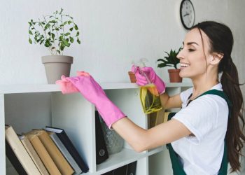 Truque caseiro eficiente para limpar a cozinha e economizar em produtos de limpeza  - Créditos: depositphotos.com / AlexShadyuk