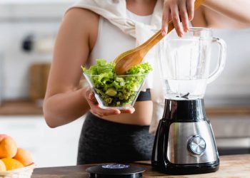 Esses liquidificadores batem sucos e vitaminas sem esforço e não passam de R$ 110