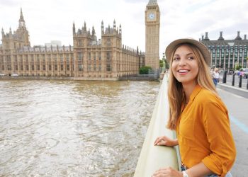 Capital britânica vive alta no turismo com sua mistura irresistível de tradição e modernidade