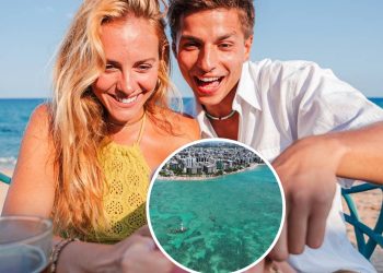 Viajantes descobrem o "Caribe Brasileiro" com piscinas naturais acessíveis por jangadas em Alagoas