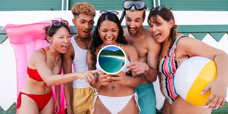 Turistas comemoram a capital que oferece mais de 40 praias para todos os estilos em Santa Catarina