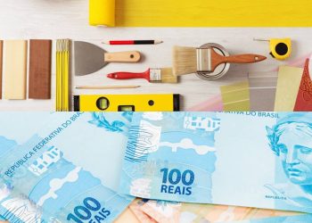 Entre pintar, ou colocar papel de parede, qual opção sai mais barato para a sua casa?