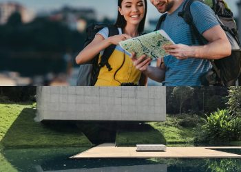 Amantes da arte descobrem o maior museu a céu aberto do mundo em meio à natureza de Minas