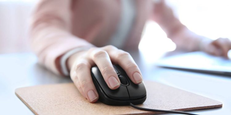 Você gasta R$ 20 e melhora 10 vezes o seu conforto no home office