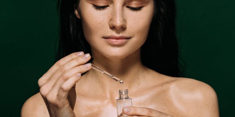 Recupere a juventude da pele com estes séruns faciais de R$ 60 que trazem a potência da Vitamina C pura