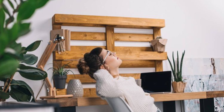 O segredo das salas mais aconchegantes está nesta ideia barata