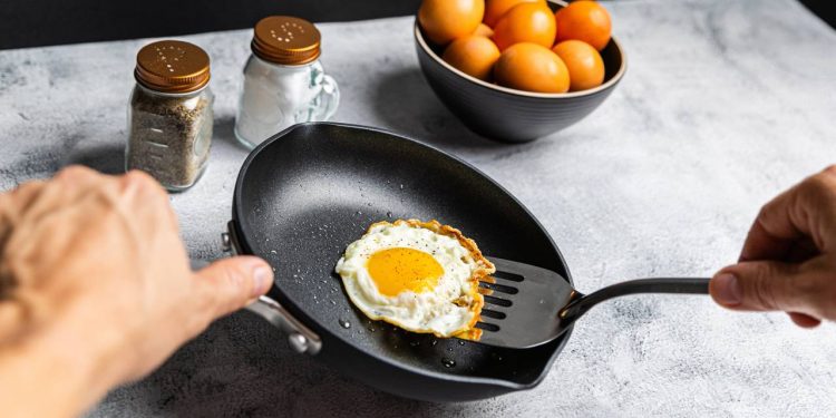 3 panelas por até R$ 80 que são duráveis, práticas e ótimas para renovar a cozinha gastando pouco