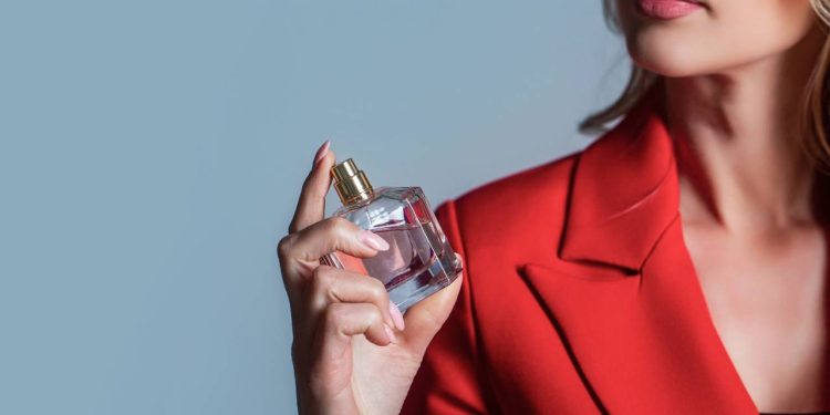 Três perfumes nacionais de até R$ 150 que deixam você cheirosa o dia inteiro sem esforço